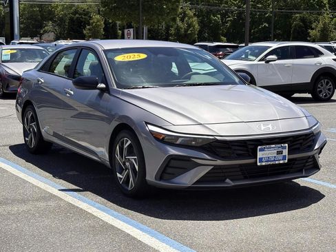 Used 2025 Hyundai Elantra Sport FWD image 5