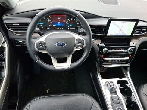 Certified 2022 Ford Explorer Limited w/ Equipment Group 301A image 21