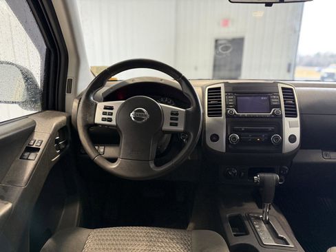 Used 2018 Nissan Frontier SV image 12