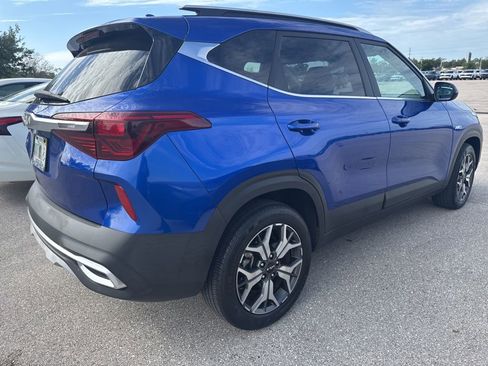 Used 2023 Kia Seltos EX image 2