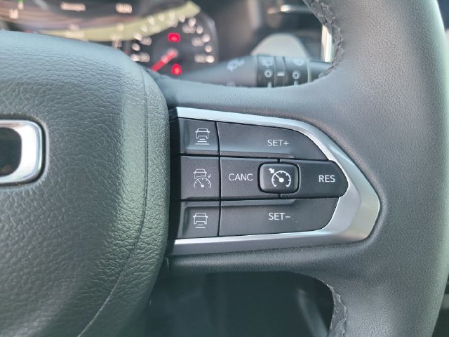 Used 2025 Jeep Compass Limited AWD/4WD image 5