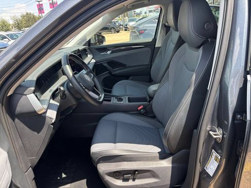 Used 2026 Volkswagen Tiguan SE AWD/4WD image 24