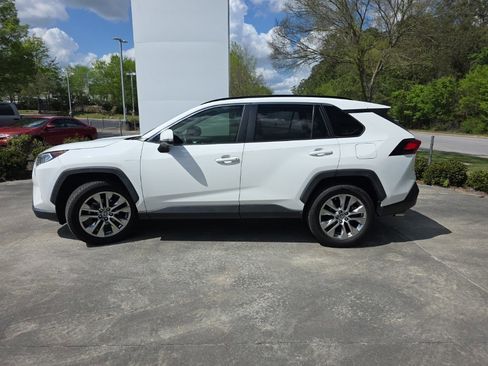 Used 2020 Toyota RAV4 XLE Premium image 7