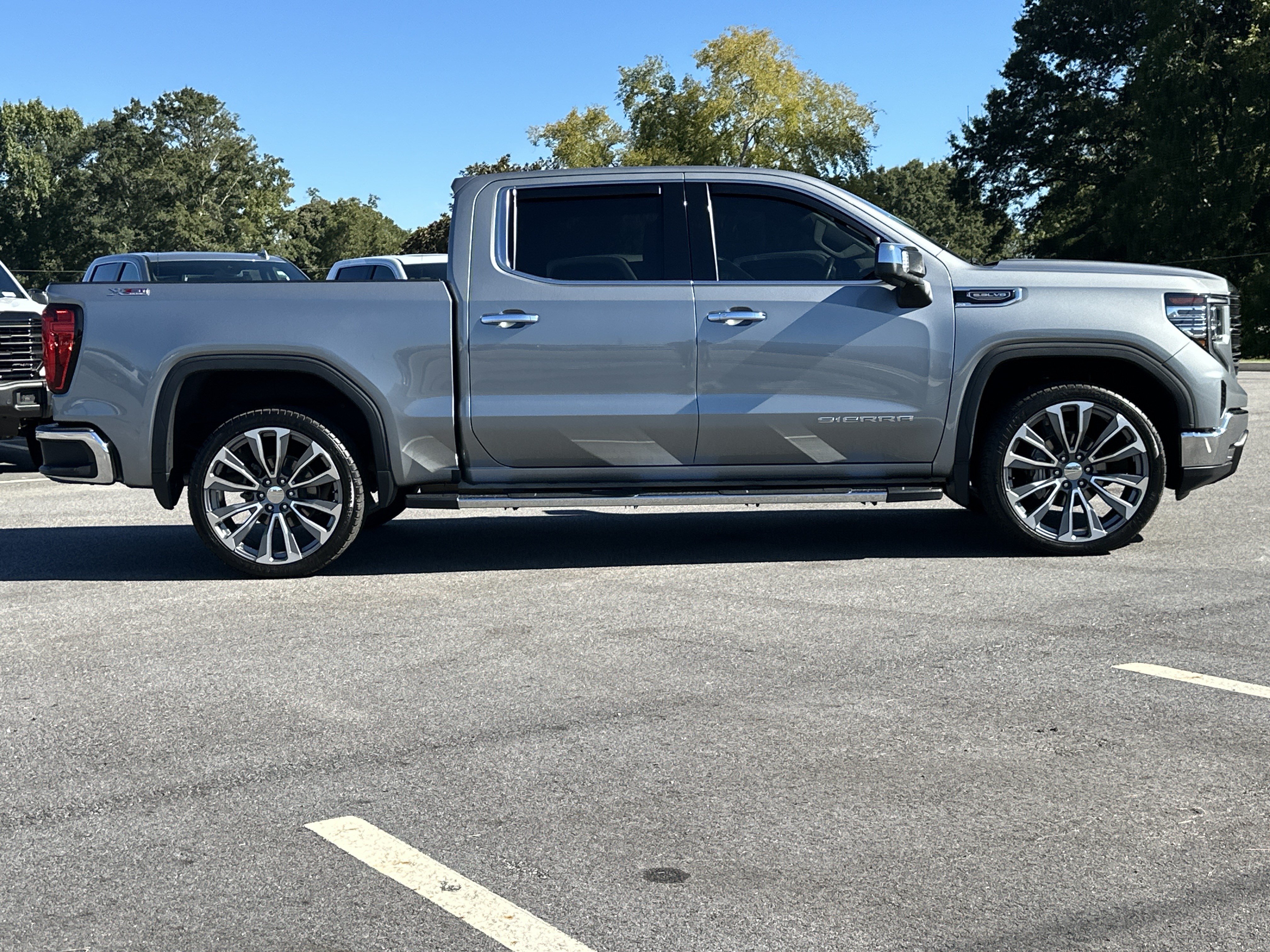 Certified 2023 GMC Sierra 1500 SLT w/ SLT Premium Package AWD/4WD image 4