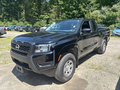 Used 2025 Nissan Frontier S AWD/4WD image 2