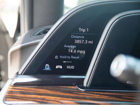 Used 2022 Cadillac Escalade Premium Luxury image 14