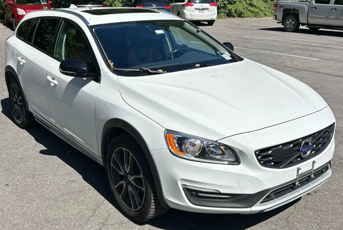 Used 2018 Volvo V60 T5 Cross Country AWD/4WD image 7