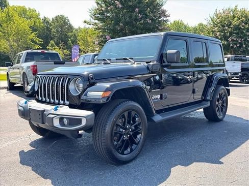 Used 2023 Jeep Wrangler Unlimited Sahara w/ Cold Weather Group AWD/4WD image 8