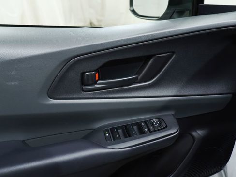 Used 2025 Toyota Prius LE image 20
