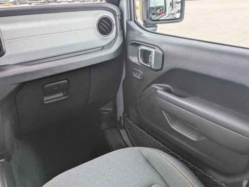 Used 2024 Jeep Gladiator Sport image 17