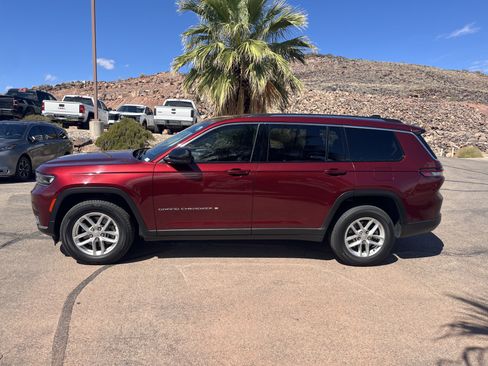 Used 2021 Jeep Grand Cherokee L Laredo w/ Luxury Tech Group I AWD/4WD image 3