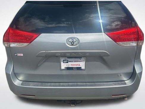 Used 2014 Toyota Sienna LE FWD image 4