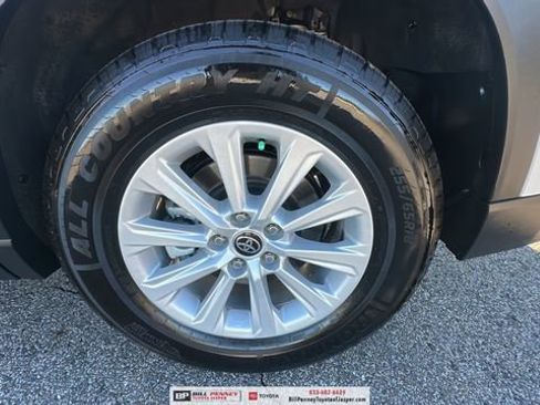 Used 2024 Toyota Grand Highlander XLE image 19