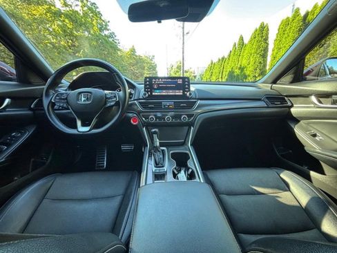 Used 2018 Honda Accord Sport image 19