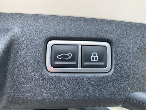 Used 2022 Kia Sorento EX w/ Panoramic Sunroof Package image 18