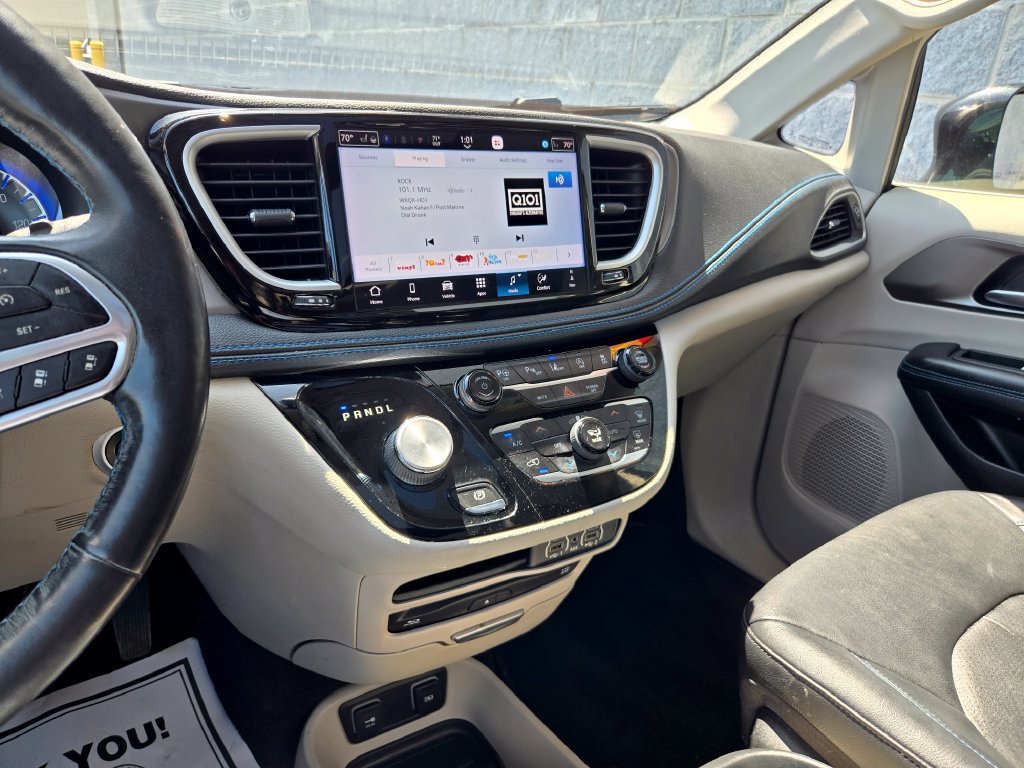 Used 2021 Chrysler Pacifica Touring-L w/ Uconnect Theater Family Group AWD/4WD image 23