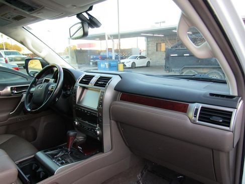 Used 2015 Lexus GX 460 w/ Premium Package image 12