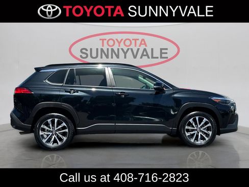 Used 2025 Toyota Corolla Cross XLE AWD/4WD image 10
