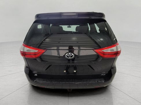 Used 2017 Toyota Sienna XLE Premium FWD image 26