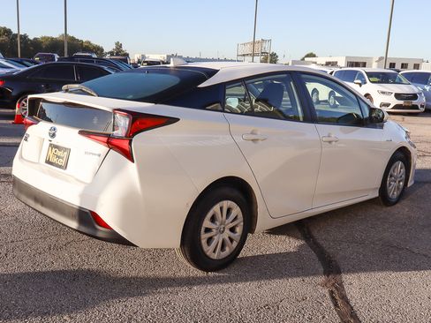 Used 2022 Toyota Prius LE image 4