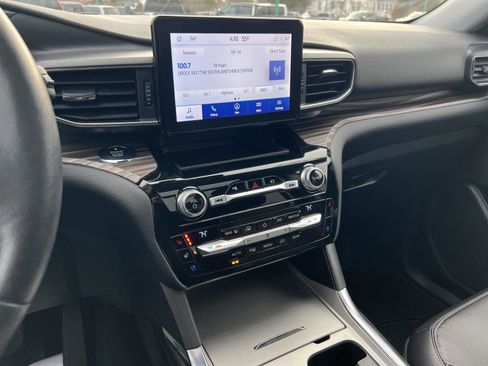 Used 2021 Ford Explorer Limited w/ Equipment Group 301A image 27