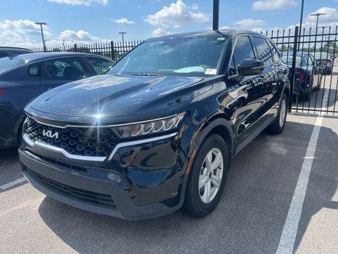 Used 2023 Kia Sorento LX FWD image 3