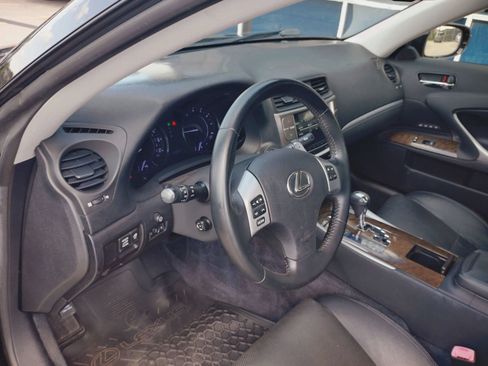 Used 2013 Lexus IS 250C w/ Luxury Pkg RWD image 18
