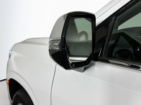 Used 2024 Chevrolet Suburban Premier image 16