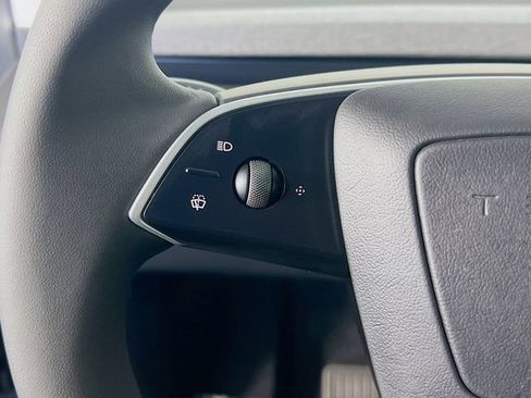 Used 2026 Tesla Model Y Long Range image 16