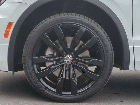 Used 2021 Volkswagen Tiguan SE AWD/4WD image 19