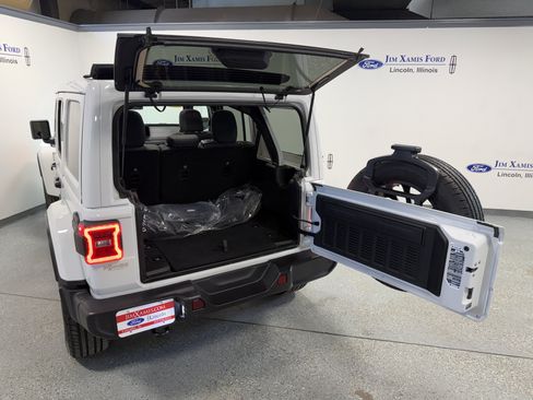 Used 2025 Jeep Wrangler Unlimited Sahara w/ Safety Group AWD/4WD image 23