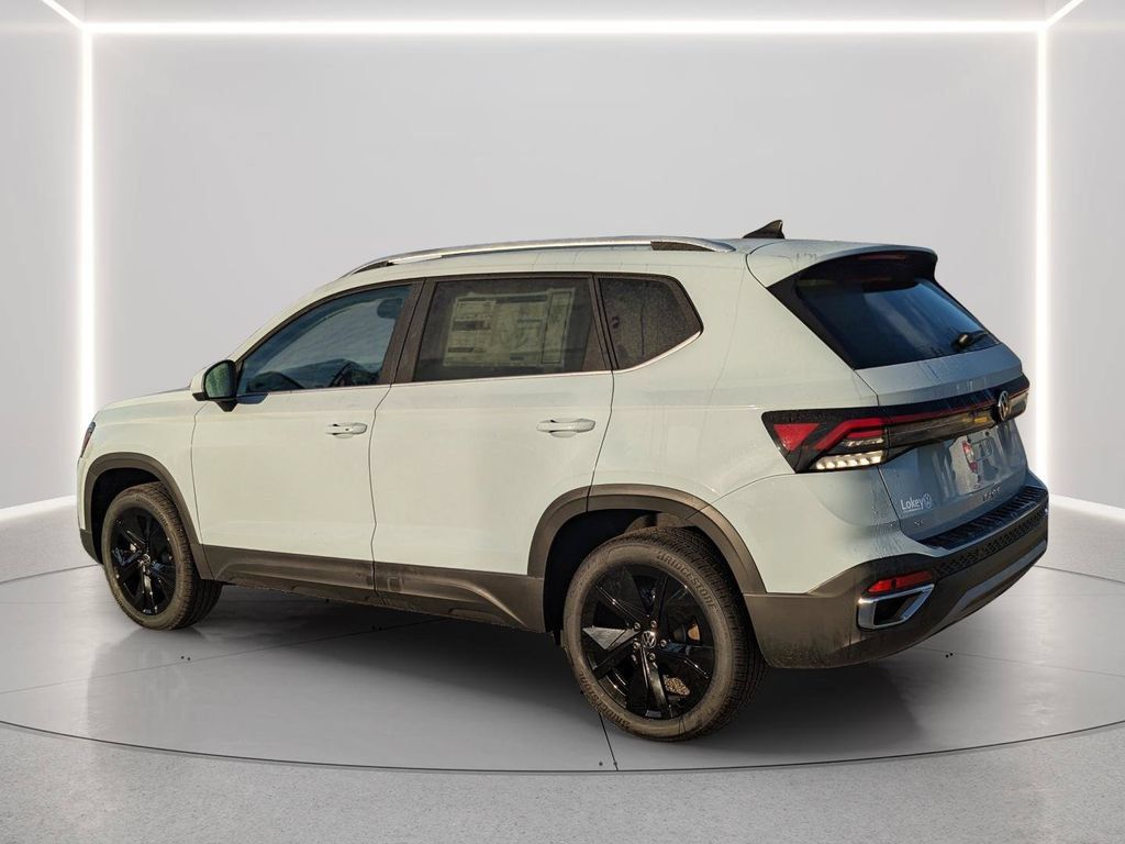 New 2026 Volkswagen Taos SE FWD image 6