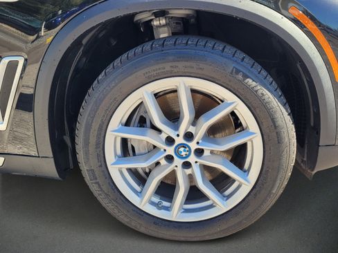 Used 2023 BMW X5 xDrive45e w/ Parking Assistance Package image 9