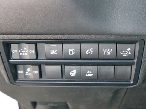 Used 2023 Toyota Tundra Platinum AWD/4WD image 18