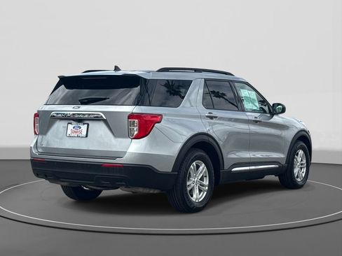 Certified 2023 Ford Explorer XLT RWD image 5