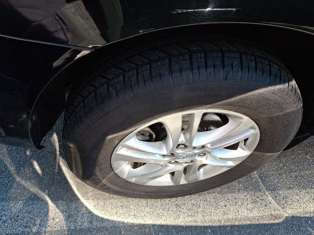 Certified 2018 Buick Enclave Essence w/ Trailering Package FWD image 8