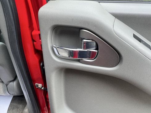 Used 2011 Nissan Frontier SV AWD/4WD image 40