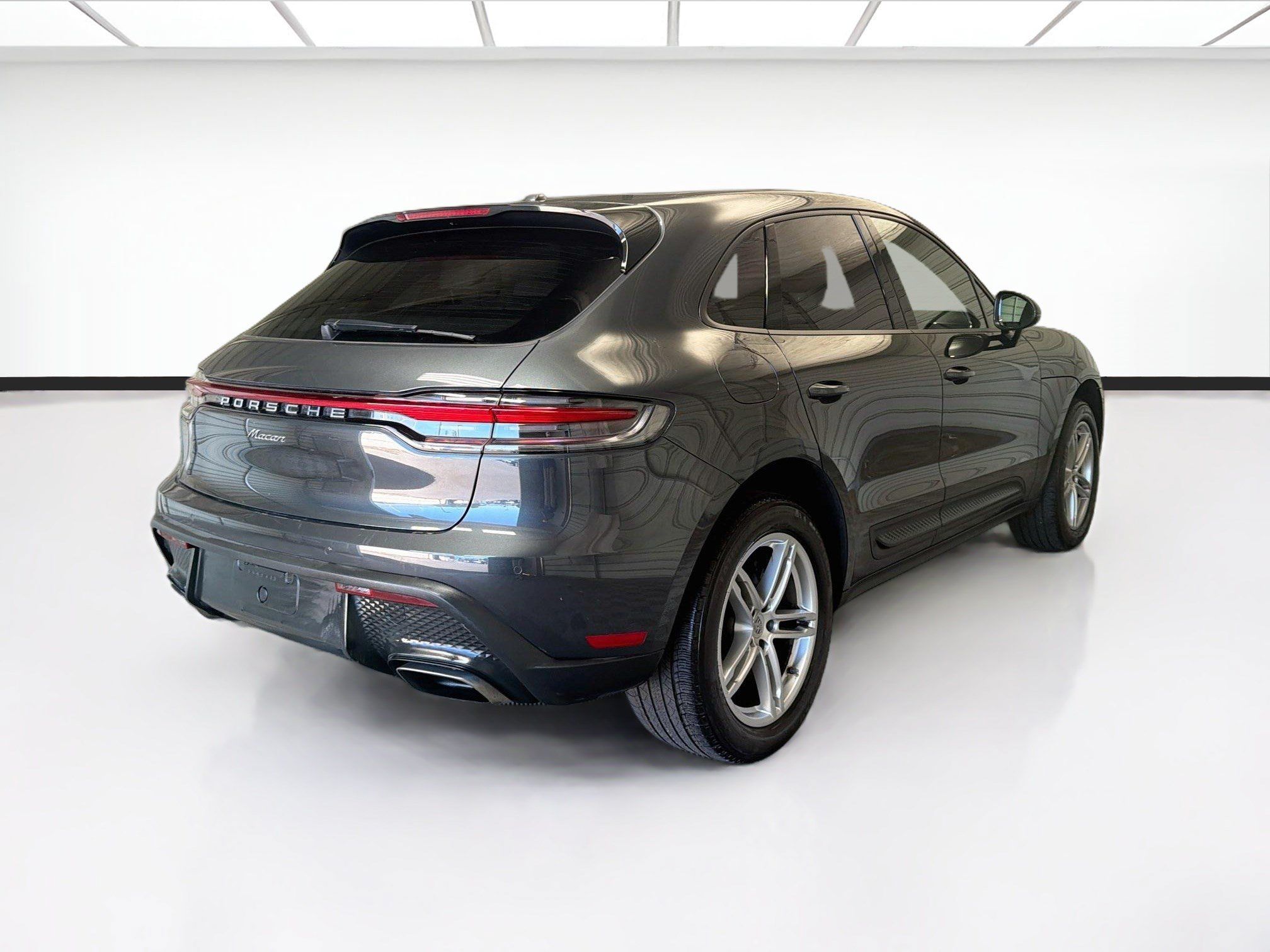 Used 2023 Porsche Macan AWD/4WD image 4