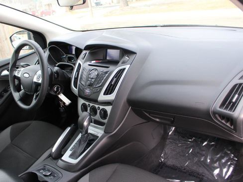 Used 2013 Ford Focus SE w/ SE Winter Pkg image 40