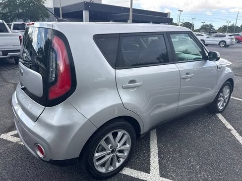 Used 2017 Kia Soul + w/ Primo Package FWD image 4