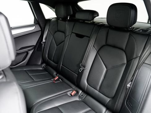 Certified 2026 Porsche Macan AWD/4WD image 28