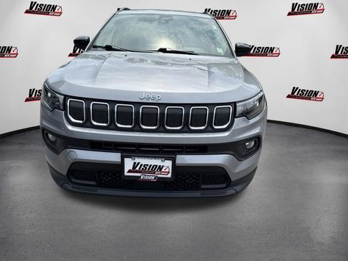 Used 2022 Jeep Compass Latitude w/ Convenience Group AWD/4WD image 2