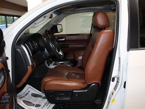 Used 2017 Toyota Sequoia Platinum AWD/4WD image 30
