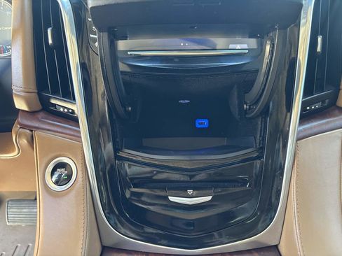 Used 2016 Cadillac Escalade Platinum image 38