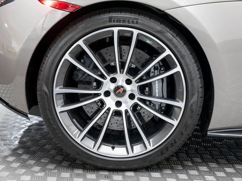 Used 2018 McLaren 570S Spider image 40