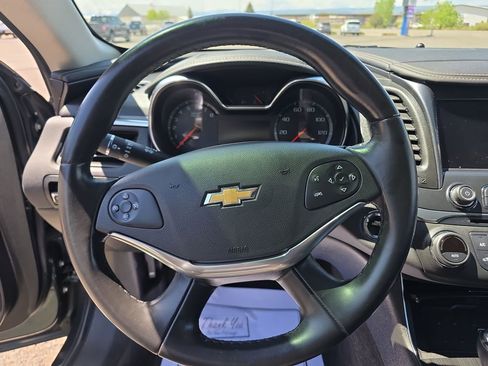 Used 2018 Chevrolet Impala Premier FWD image 17