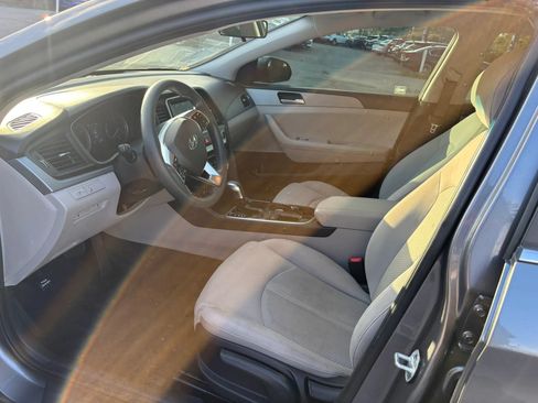 Used 2019 Hyundai Sonata SE w/ Winter Weather Package FWD image 5