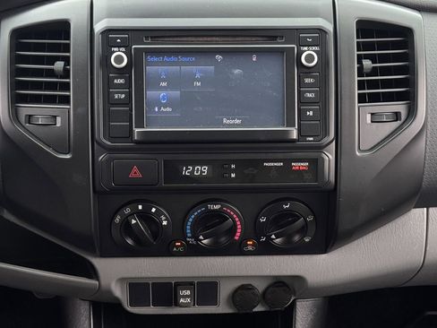 Used 2014 Toyota Tacoma PreRunner w/ Convenience Package image 17