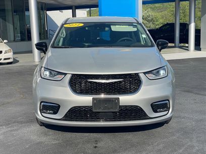 Used 2024 Chrysler Pacifica Touring-L