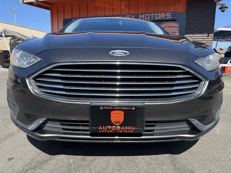 Used 2019 Ford Fusion SE FWD image 4